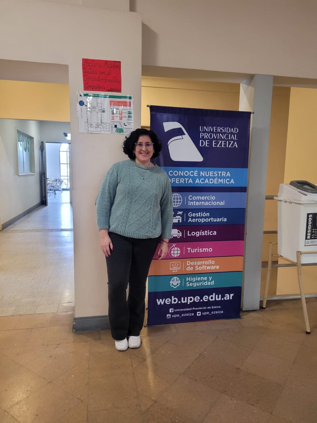 Clase de Regeneración y Teoría U a estudiantes de Universidad de Ezeiza